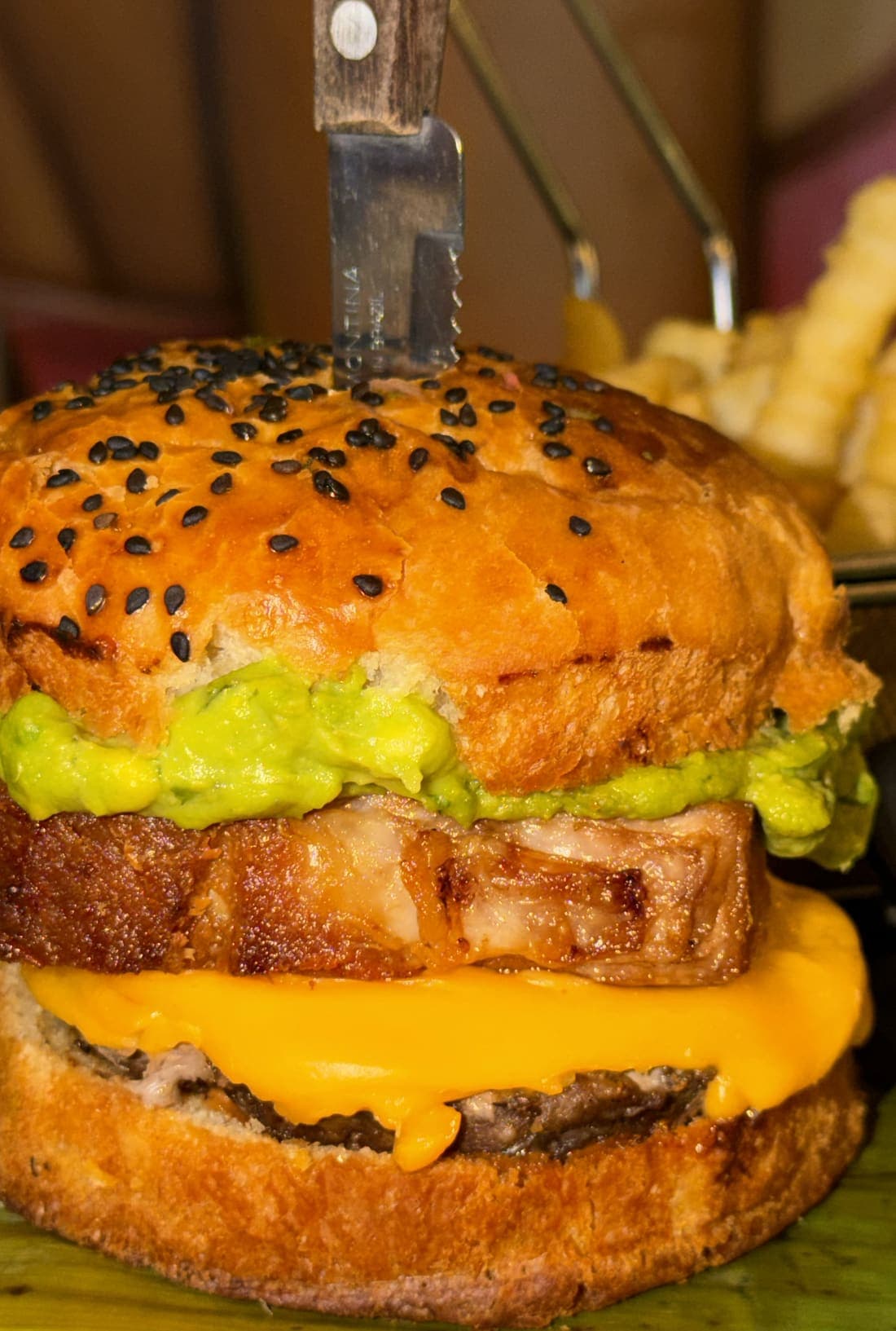 La Berraca: Res artesanal sazonada en casa, y chicharrón de pork belly horneado por dos horas