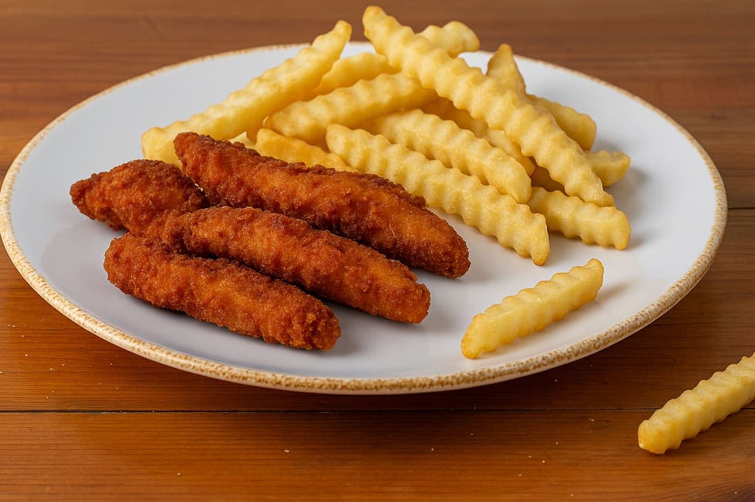 Tiras de Pollo con Papitas a la Francesa